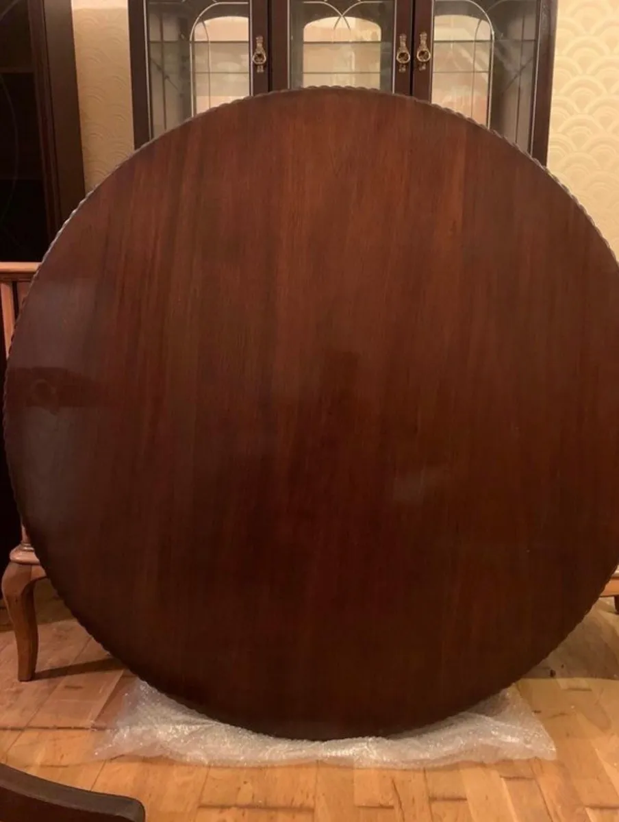Round Dining table - Image 3