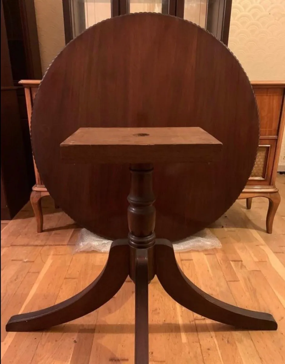 Round Dining table - Image 4
