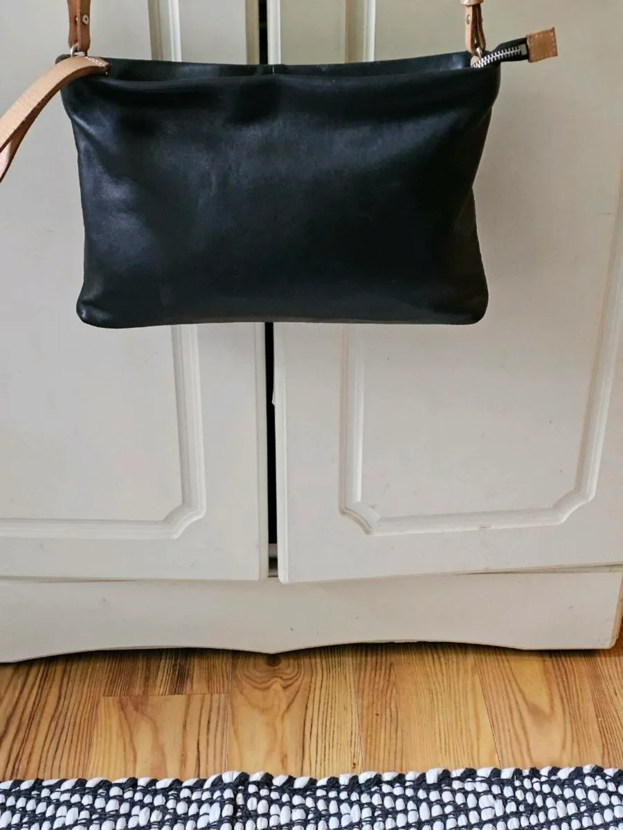 Clark's Black Leather Handbag / Genuine Clark's - Image 2