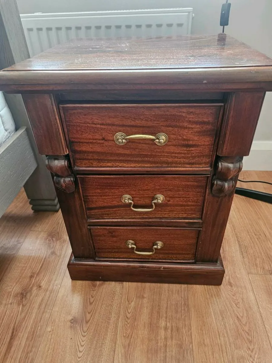 Bedside locker, excellent condition - Image 1