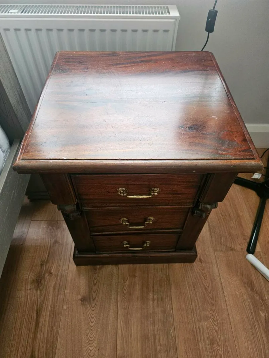 Bedside locker, excellent condition - Image 2