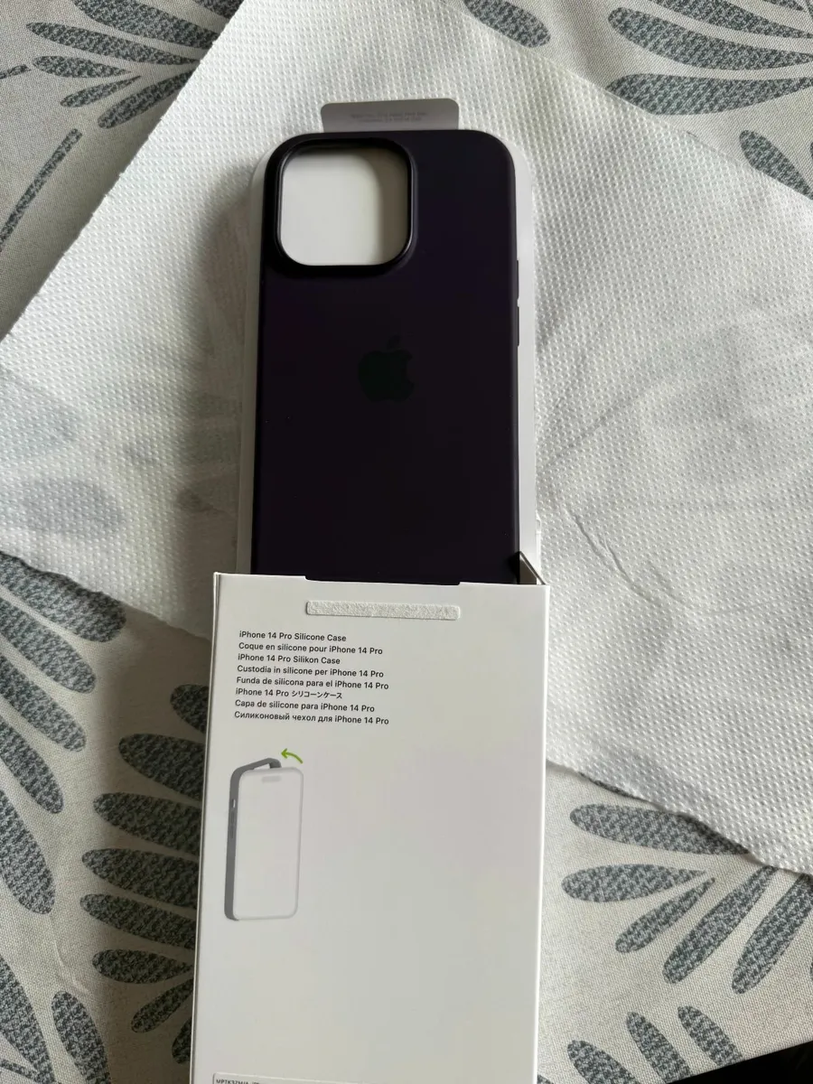 iPhone 14 Pro ORIGINAL PURPLE CASE - Image 3