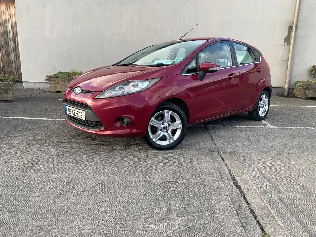 Ford Fiesta STYLE 1.2 Manual 5DR - Image 2