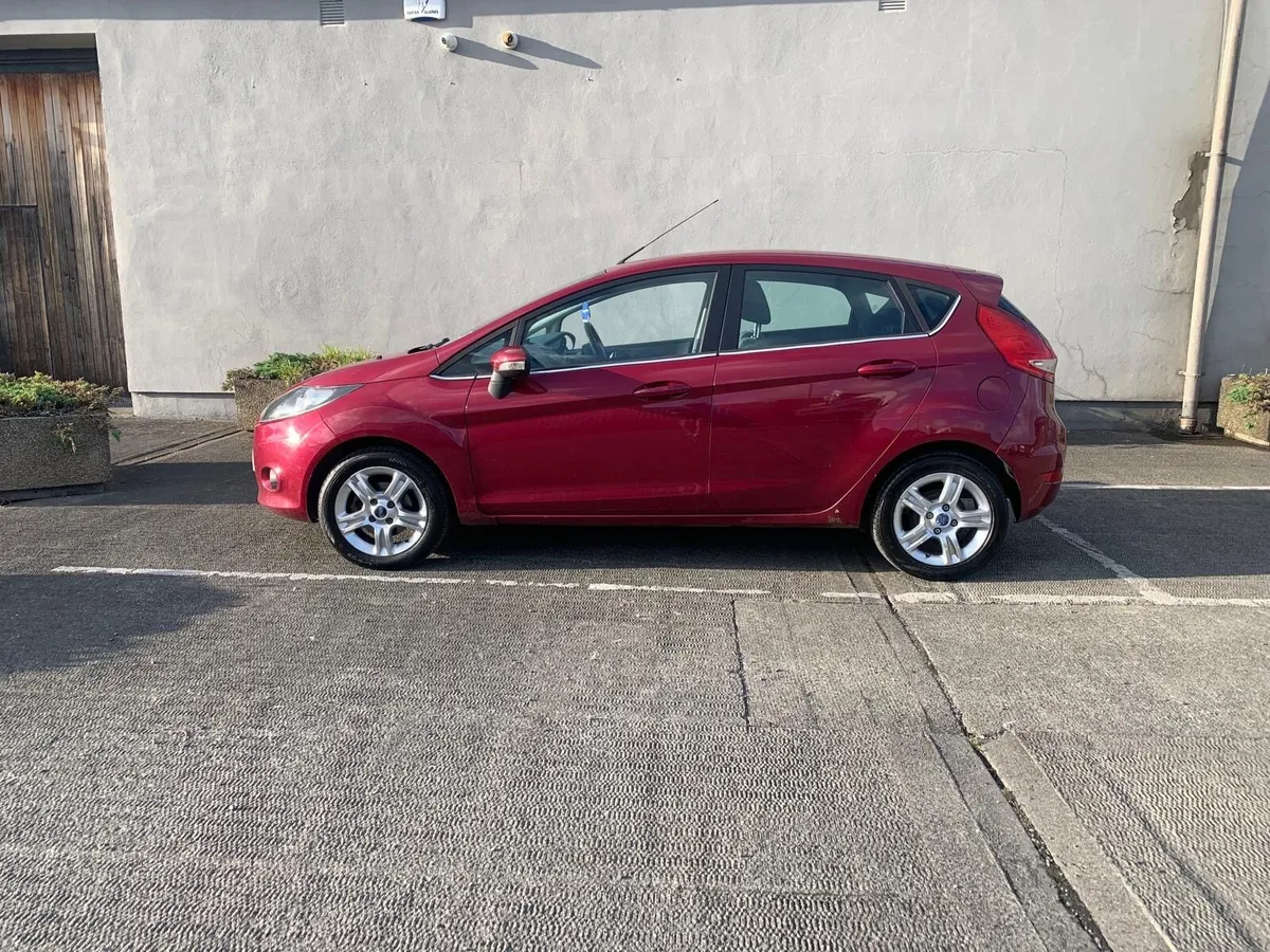 Ford Fiesta STYLE 1.2 Manual 5DR - Image 3