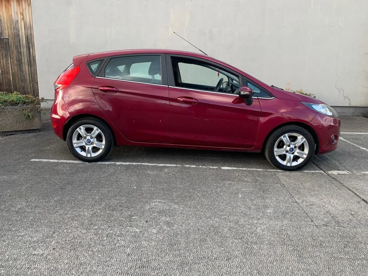 Ford Fiesta STYLE 1.2 Manual 5DR - Image 4