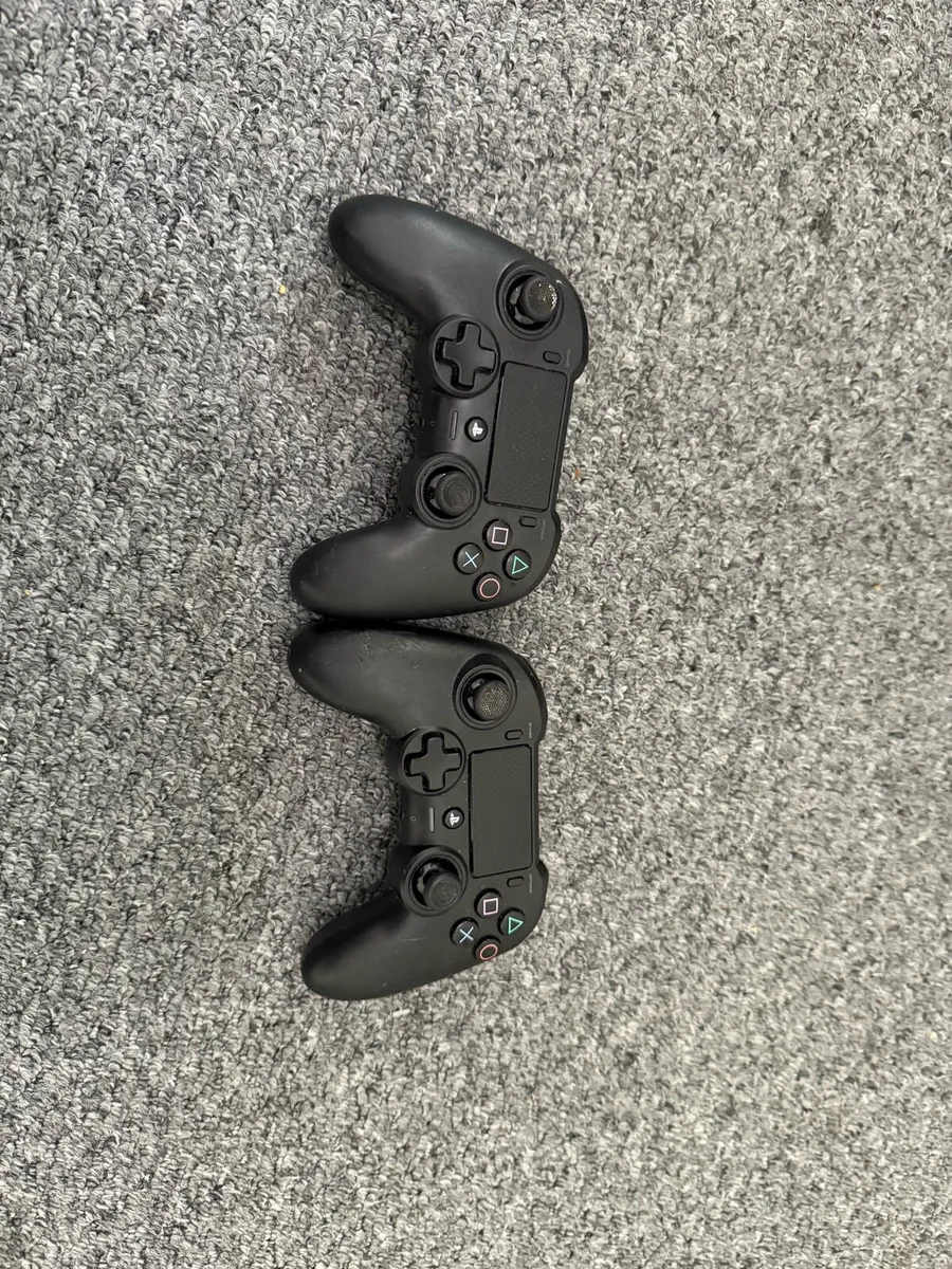 PS4 controller 2 - Image 1