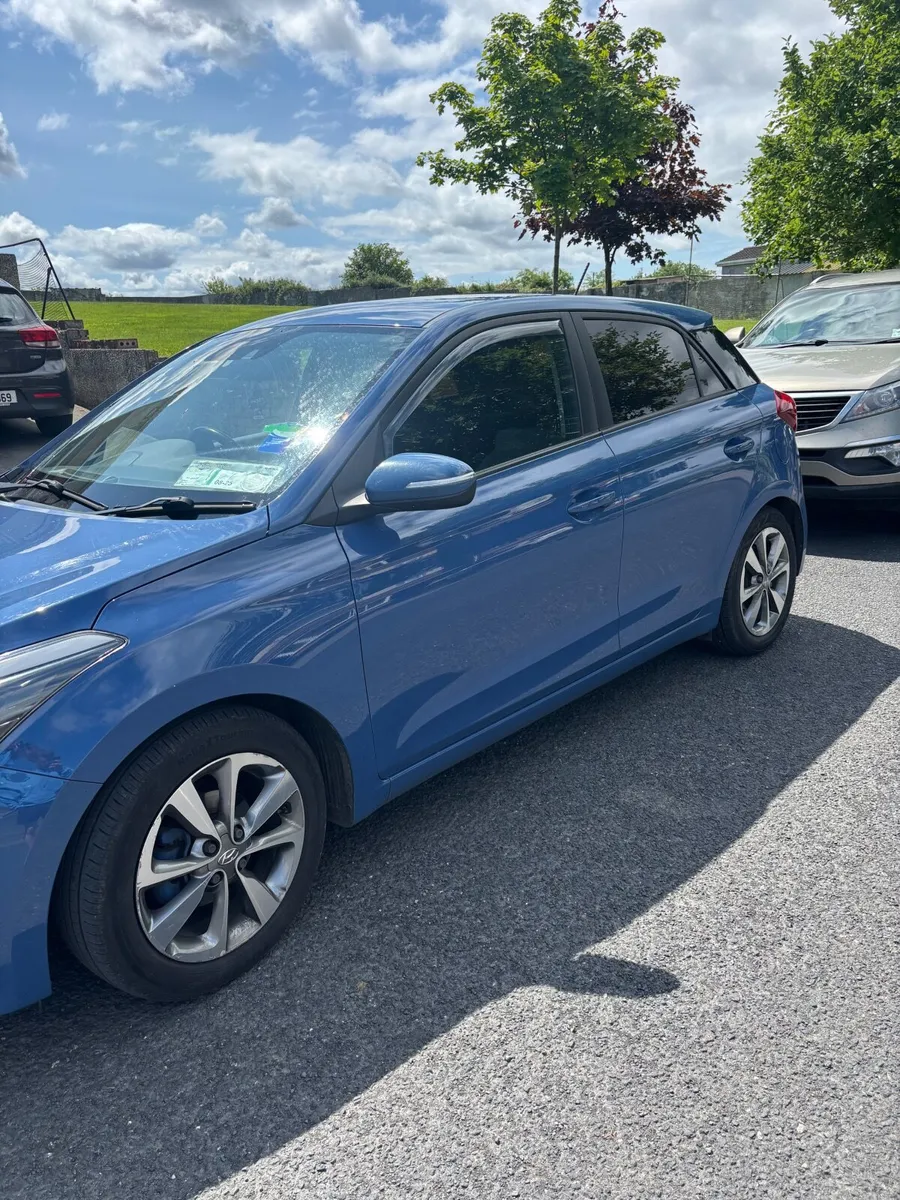 Hyundai i20 deluxe 2015 - Image 2