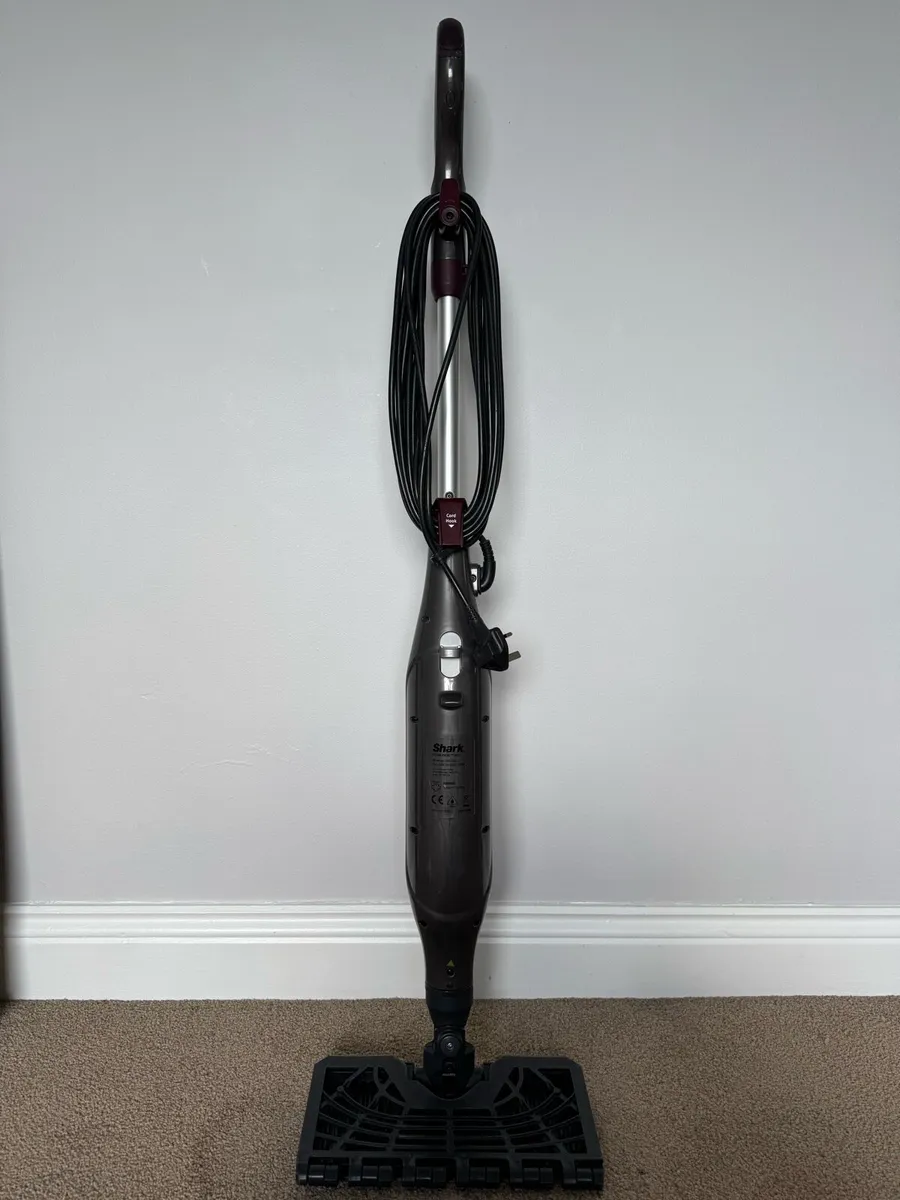 Shark Klik n’ Flip Steam Mop - Image 2