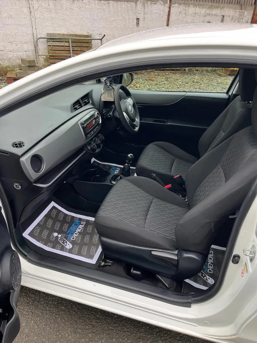 2013 Toyota Yaris - Image 4