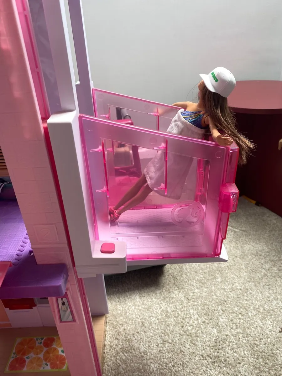 Barbie Dreamhouse 2023 - 3 floors high - Image 2