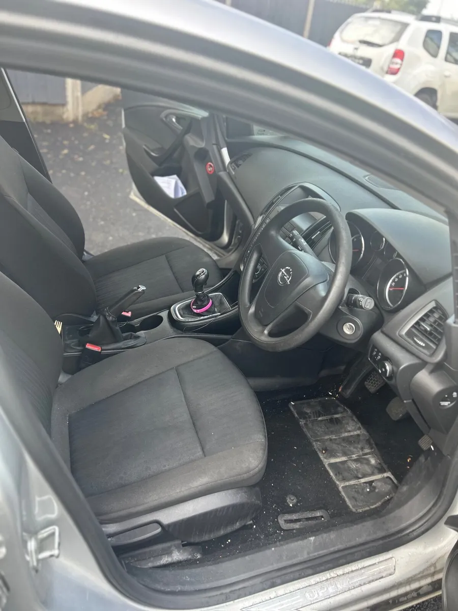 Opel Astra 2010 - Image 4