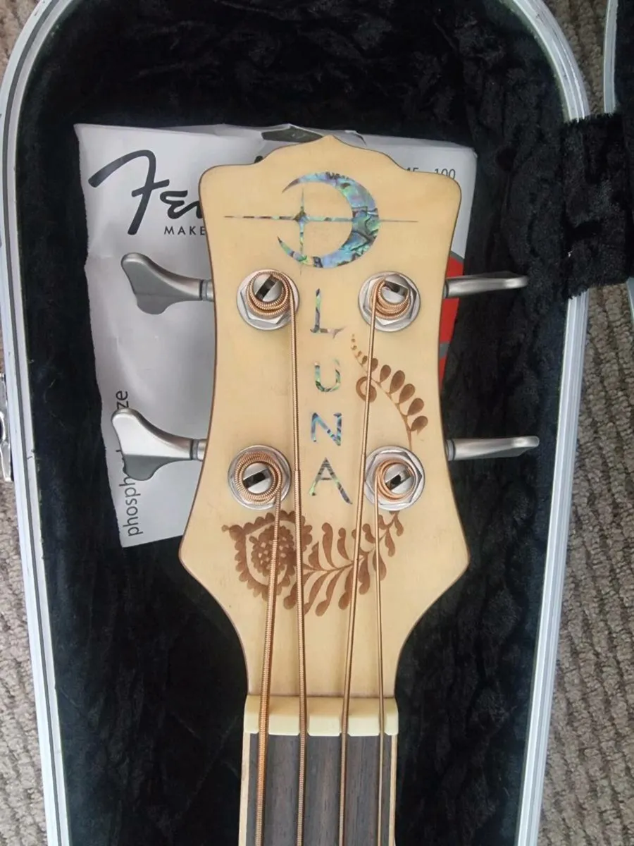 Luna Bass guitar - Image 1
