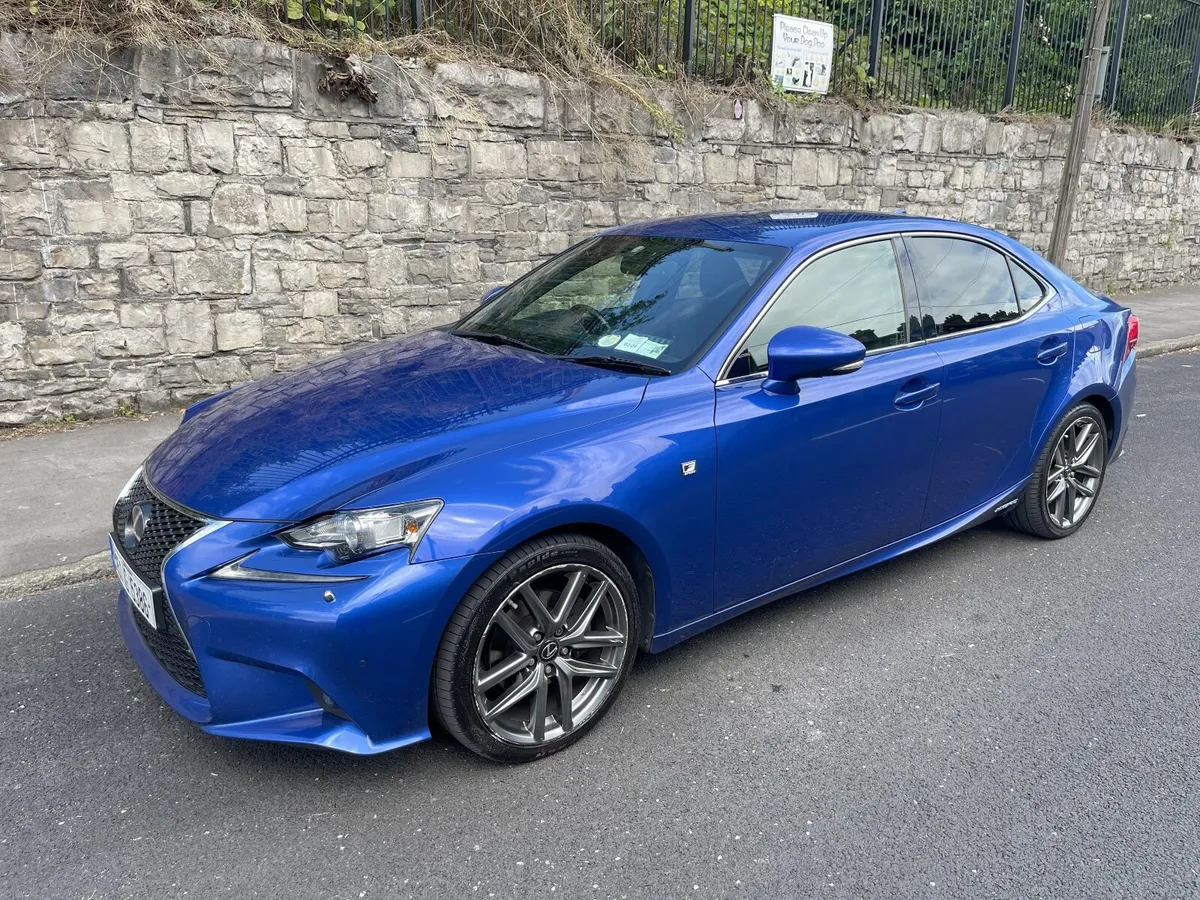 Lexus IS 2015 - Image 1