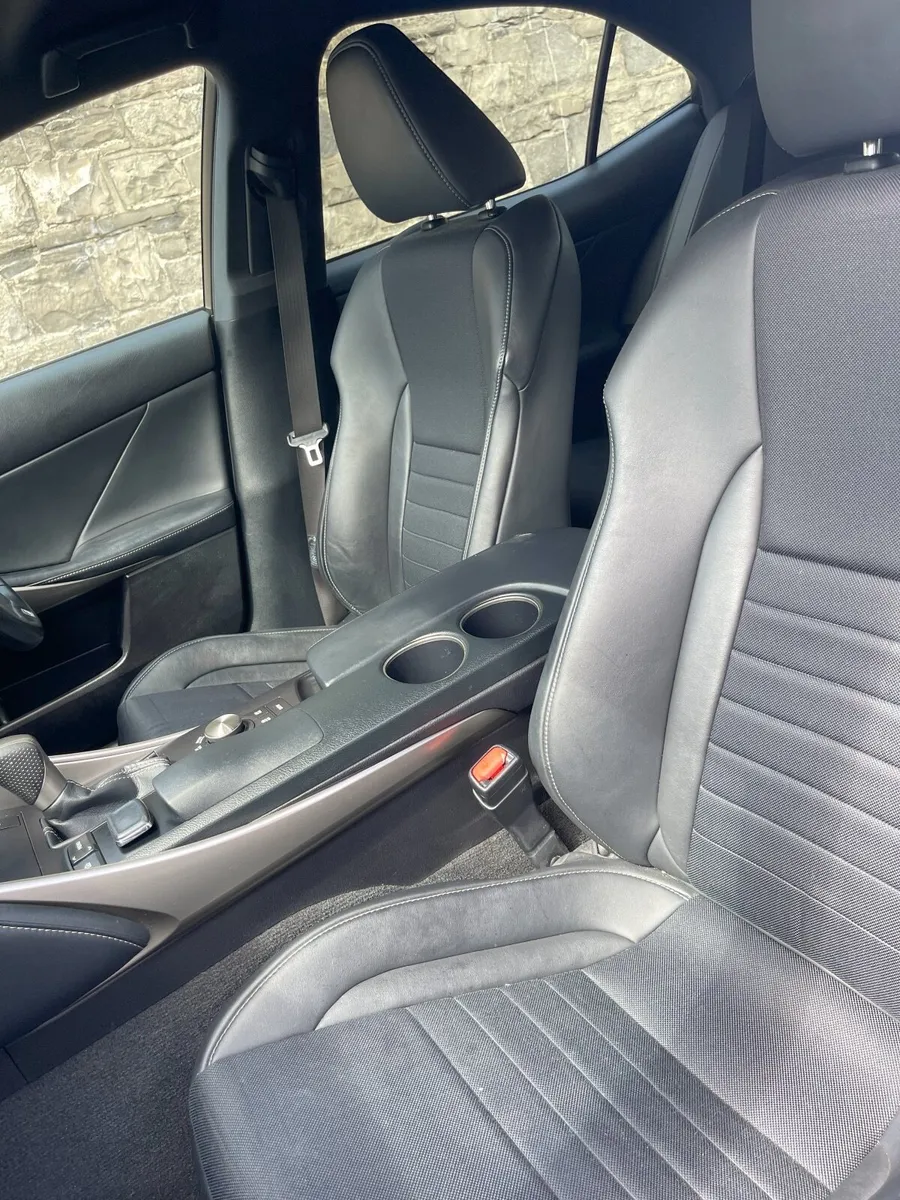 Lexus IS 2015 - Image 3