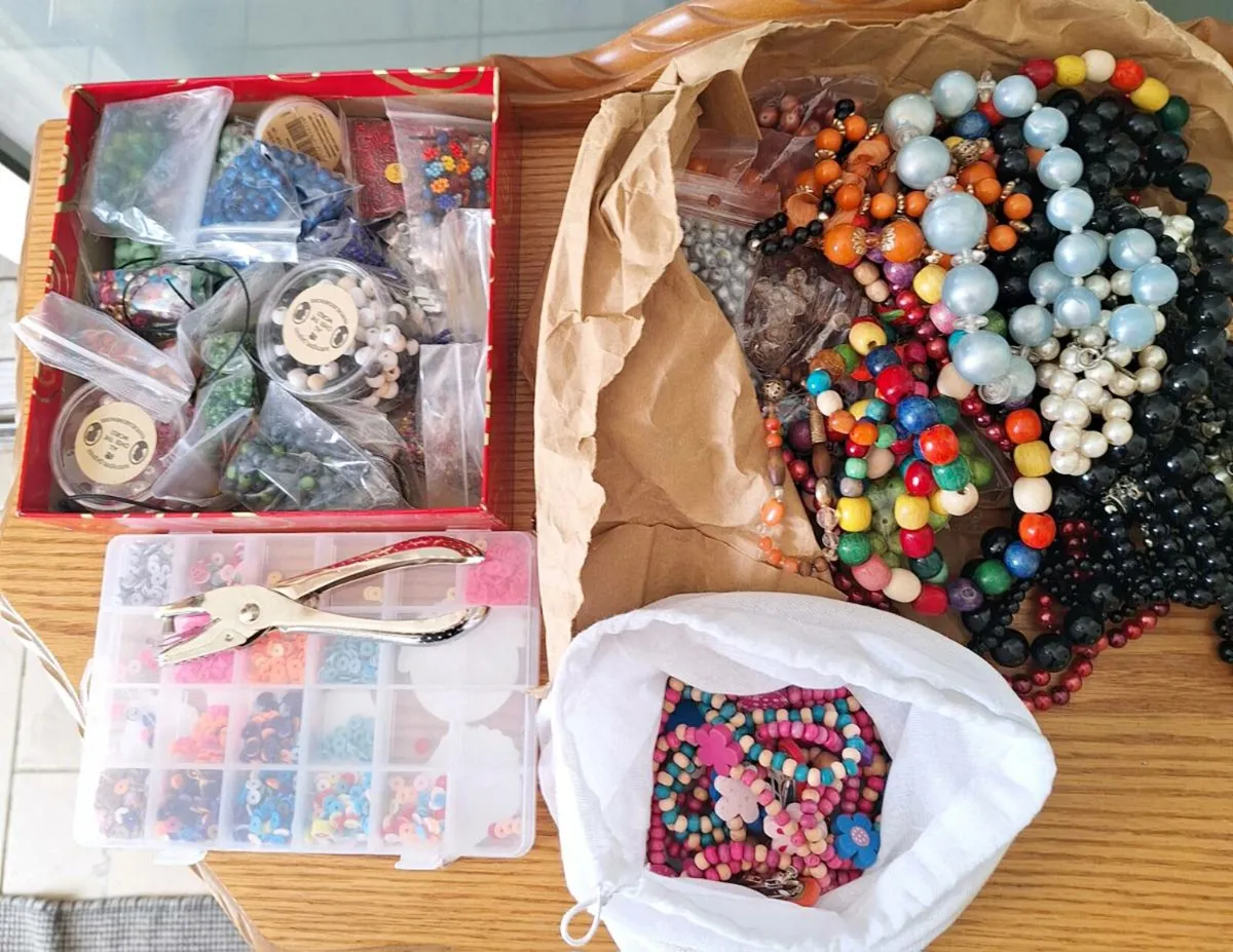 Large selection of beads for arts and crafts - Image 2