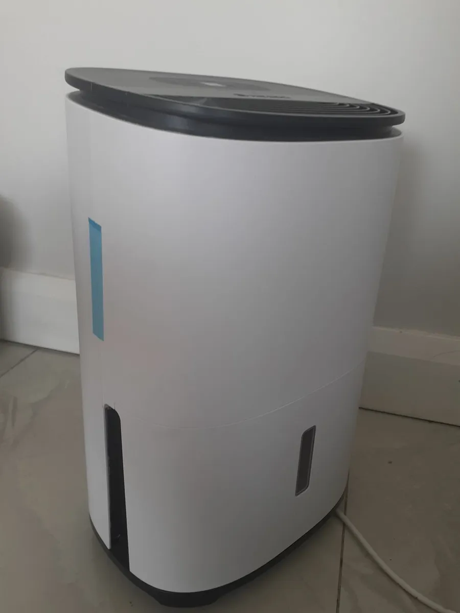 Dehumidifier and air Purifier - Image 1
