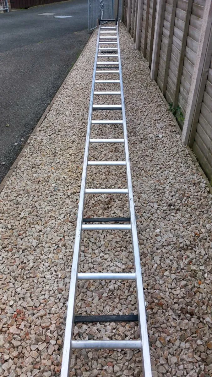 Roof ladder 18ft - Image 1
