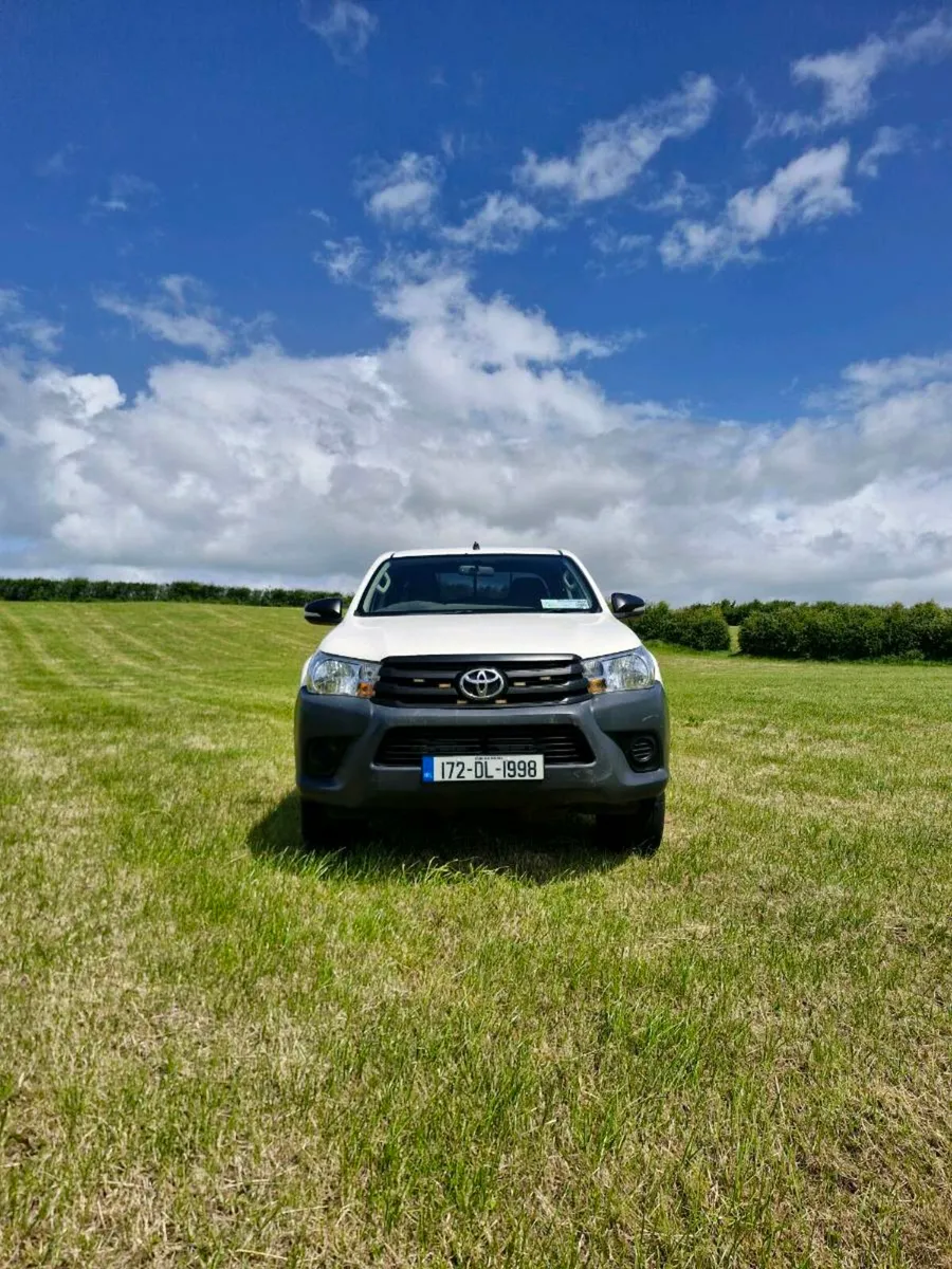Toyota Hilux 2017 - Image 2