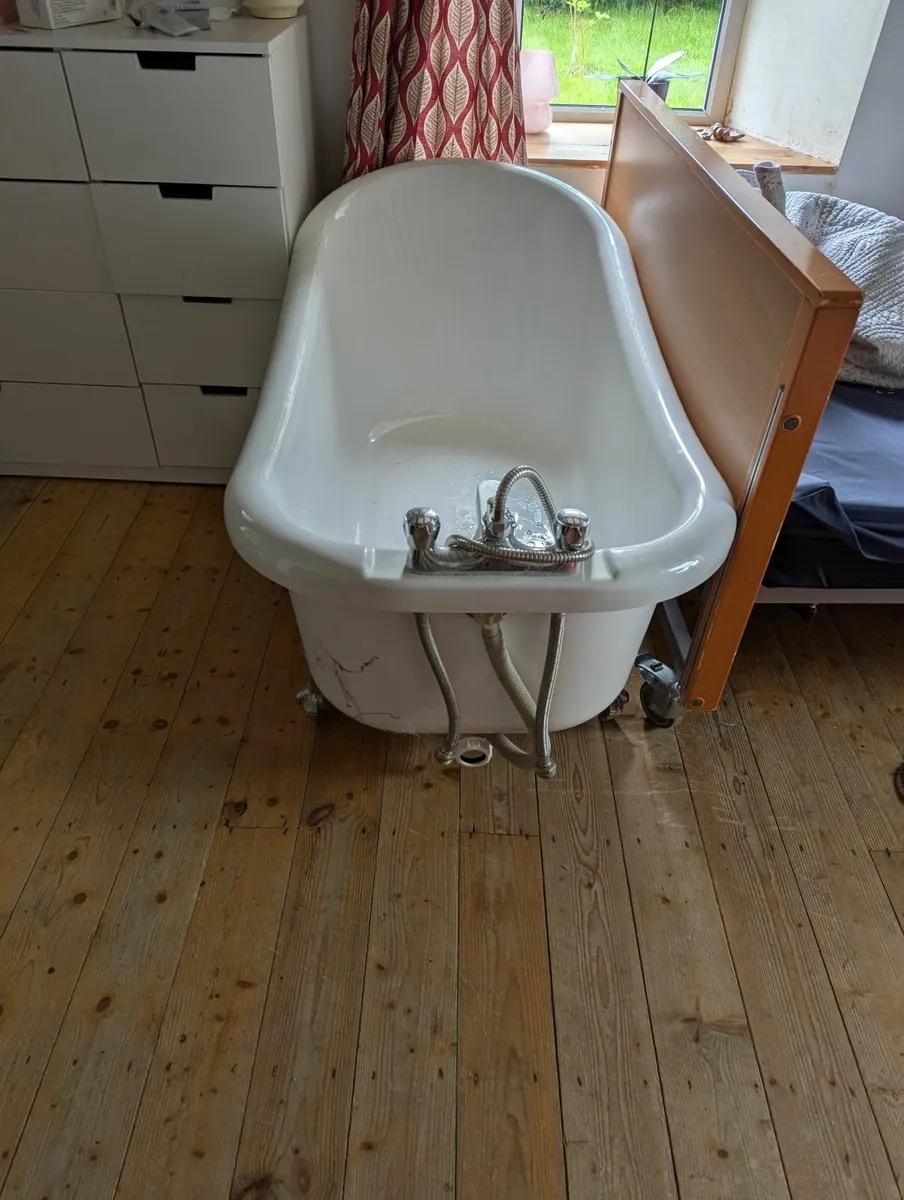 Free standing bath