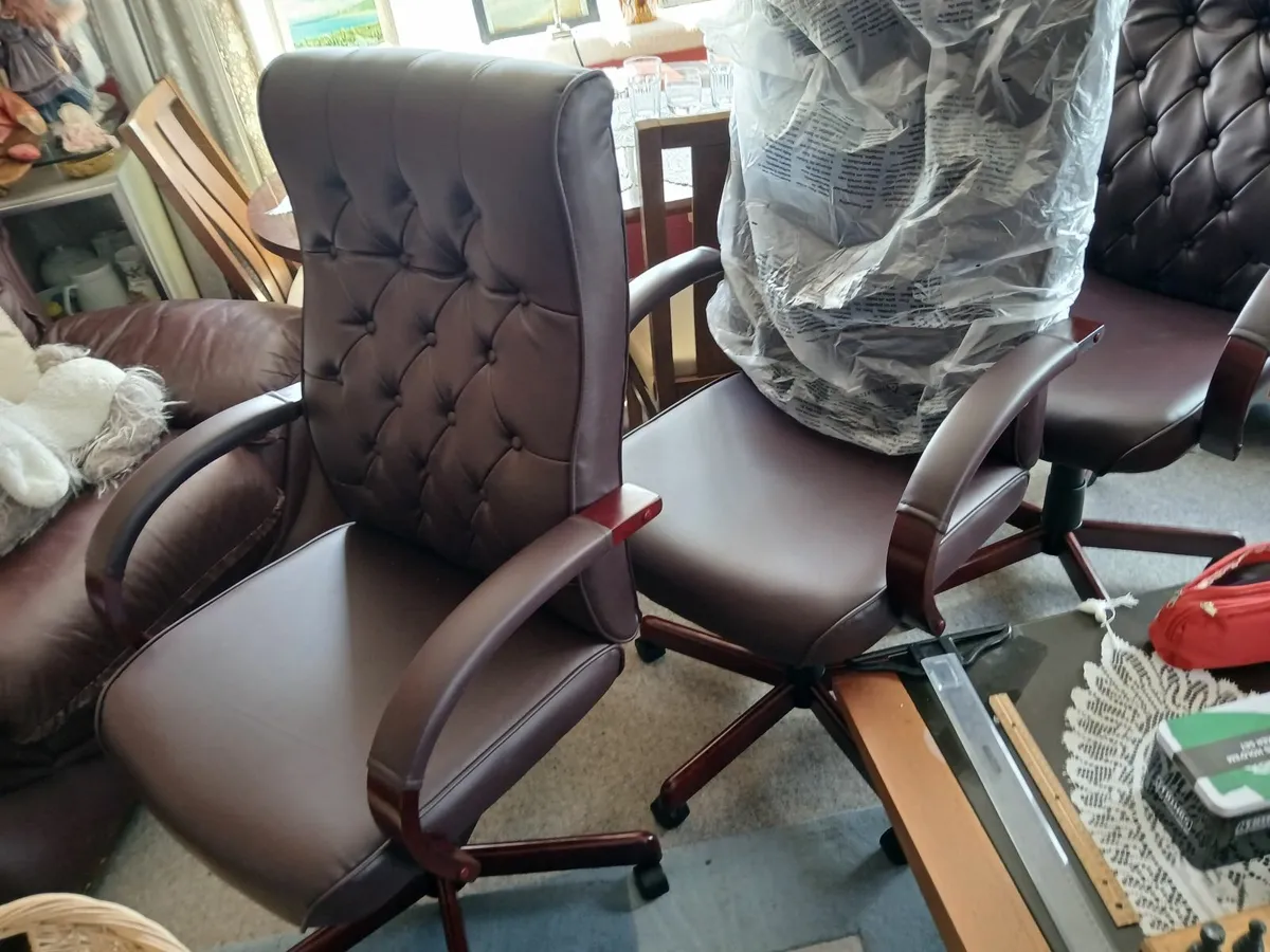 Office chair nee chesterfeild dynamic  deliverd - Image 1