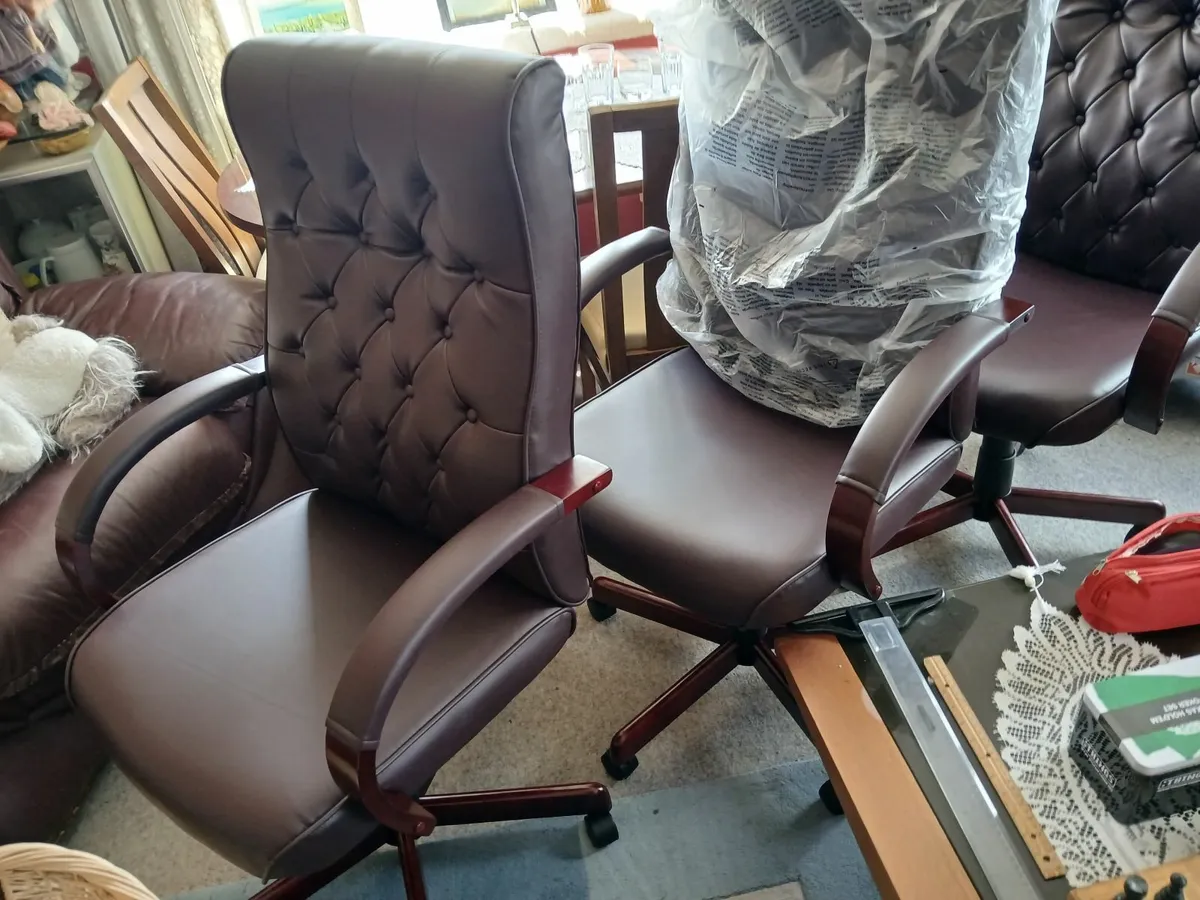 Office chair nee chesterfeild dynamic  deliverd - Image 2