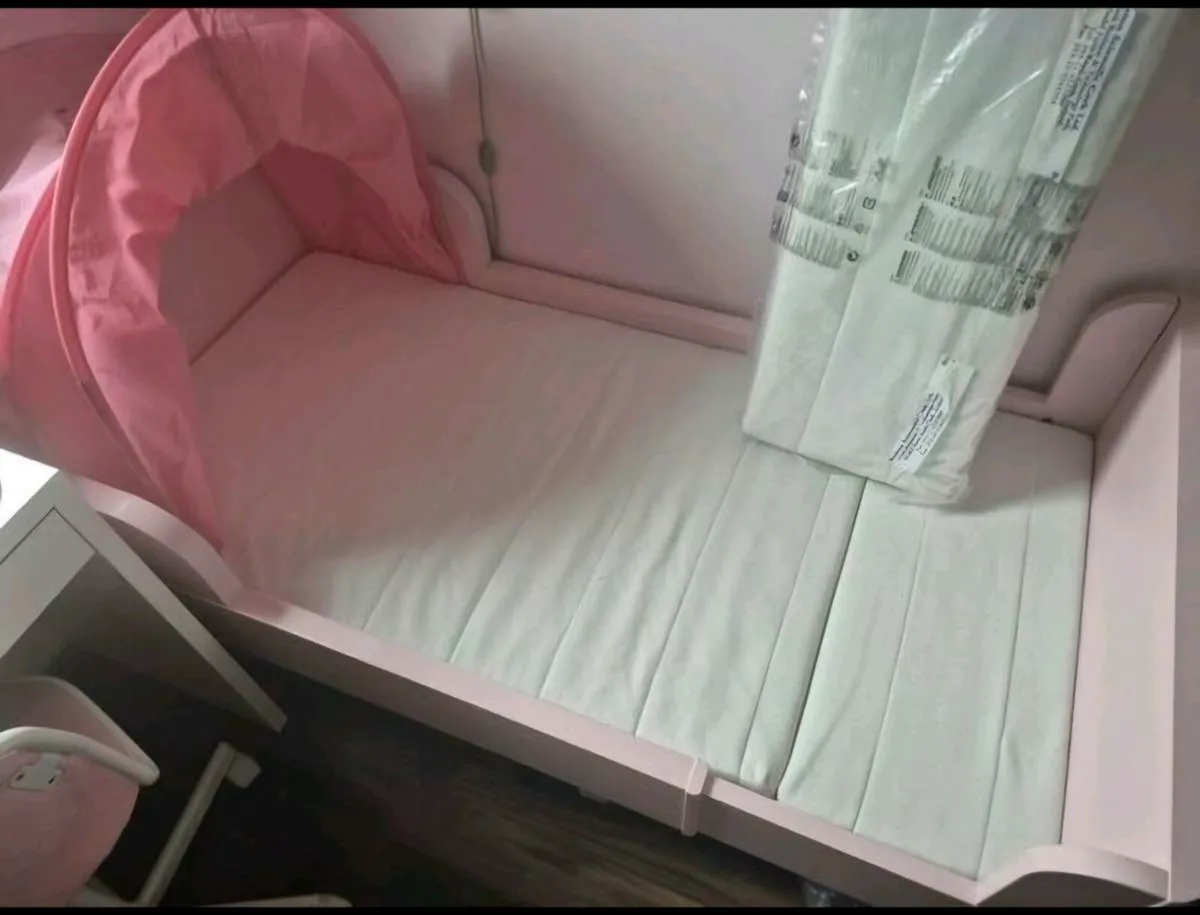 Busunge Ikea adjustable girl bed 80 x up 2mtrs - Image 3