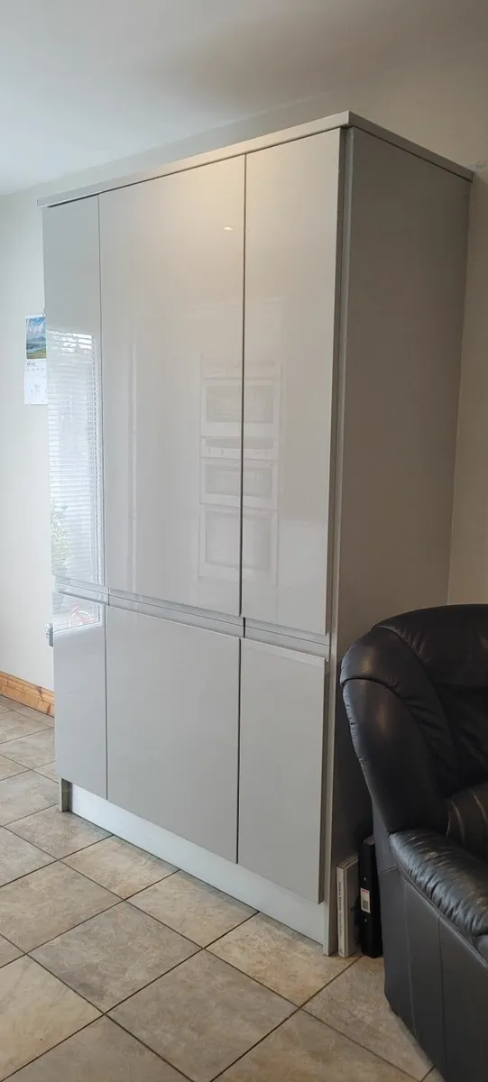 Kitchen storage and appliances - Image 3