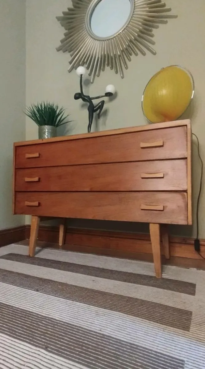 Mid century chest of drawers - Image 1