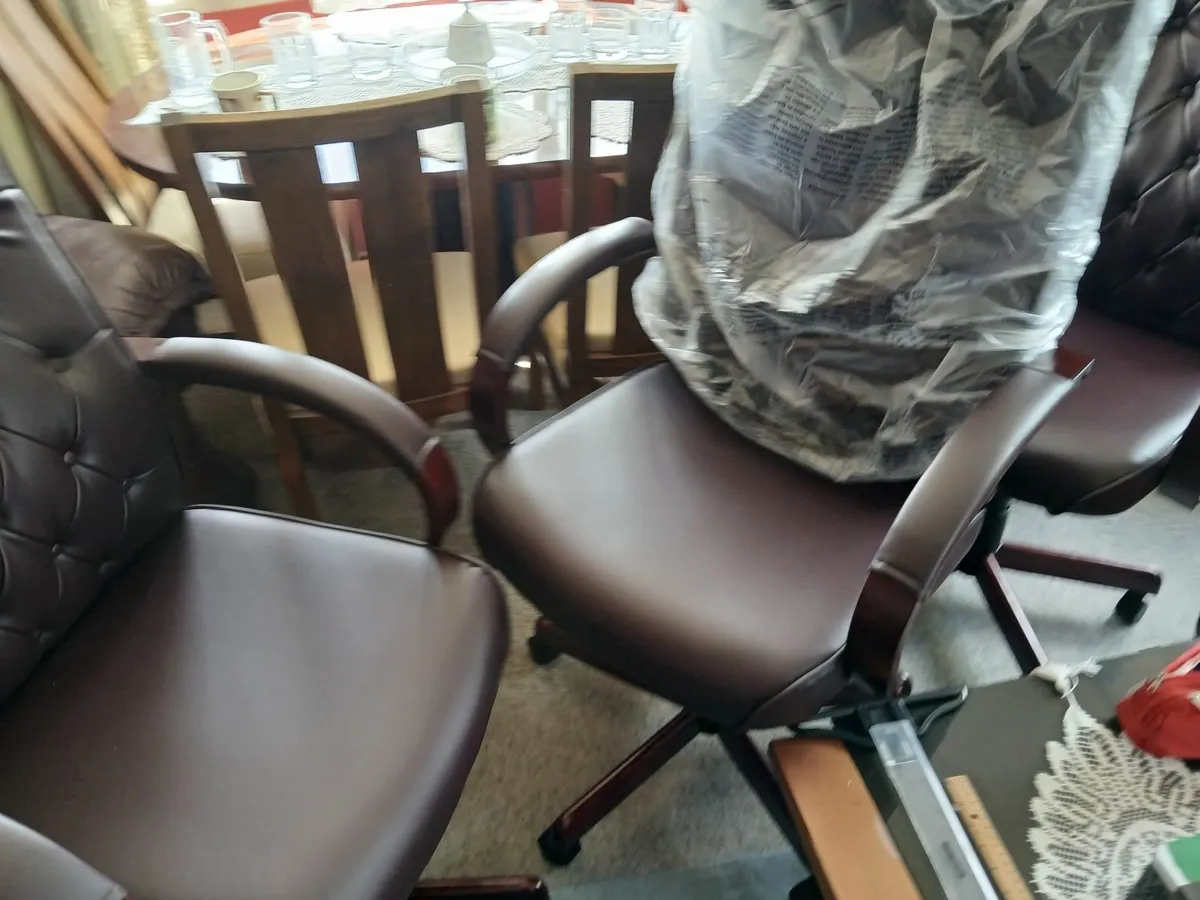 Office chair new ....chesterfeild dynamic  del - Image 1