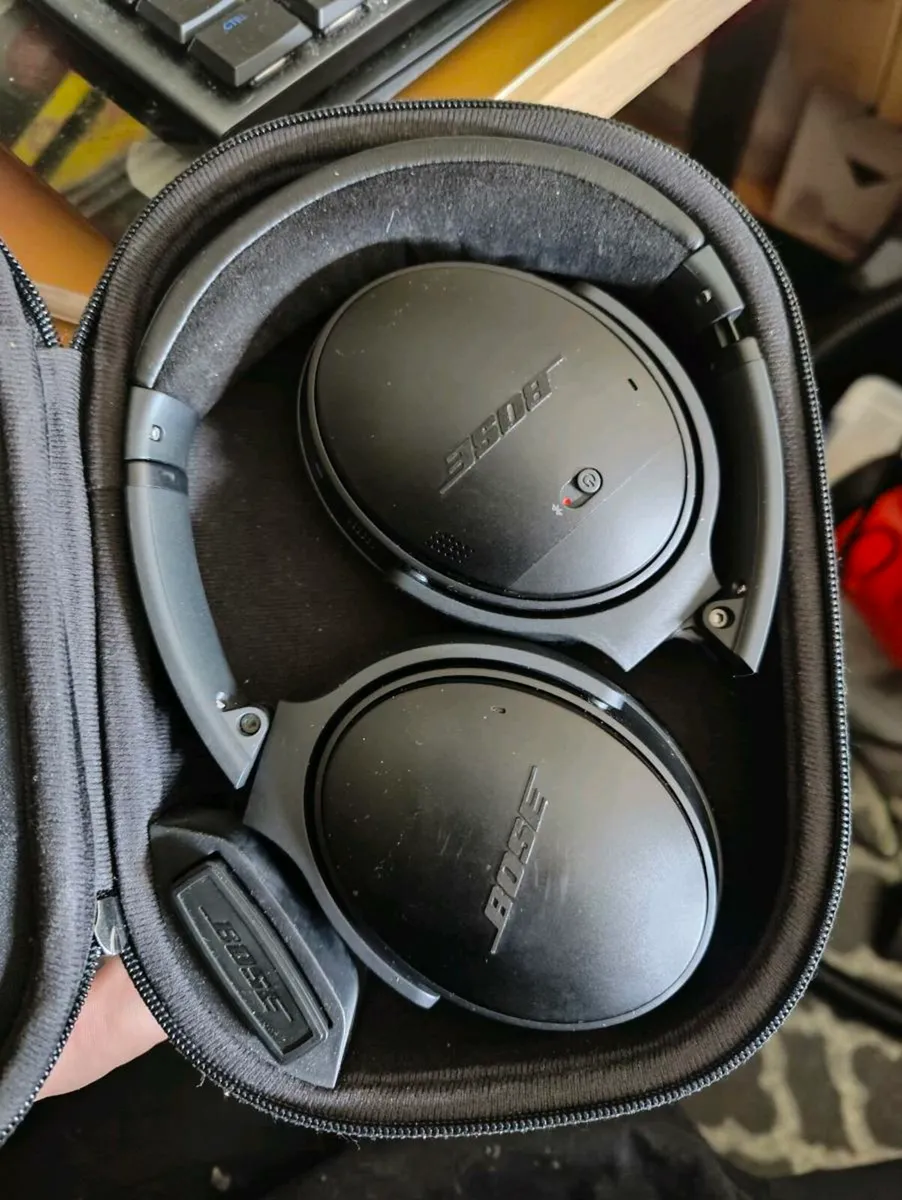 Bose headphones - Image 1