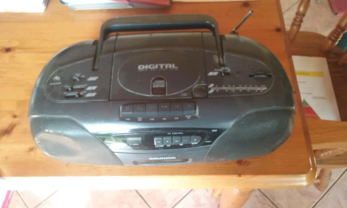 Stereo - Image 1