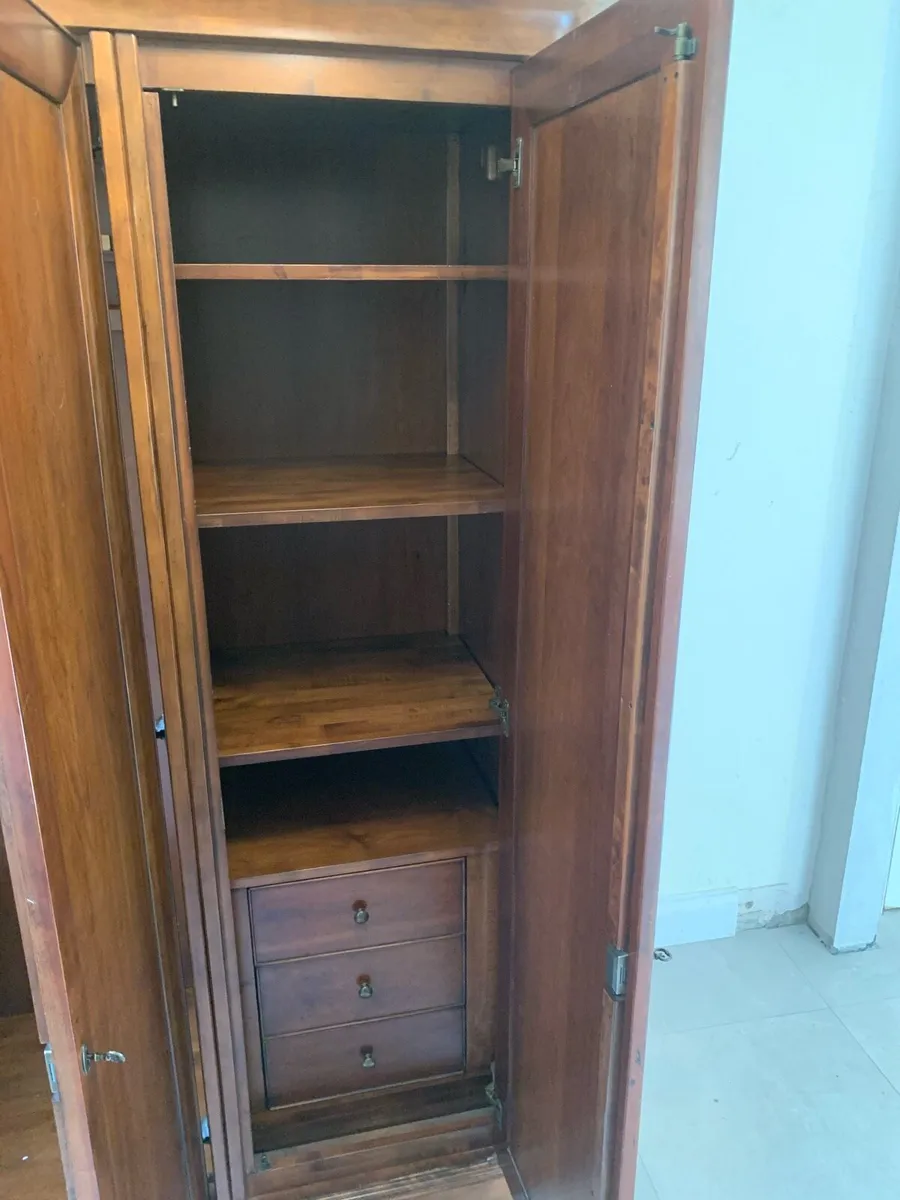 Willis and Gambier three-door Wardrobe - Image 3