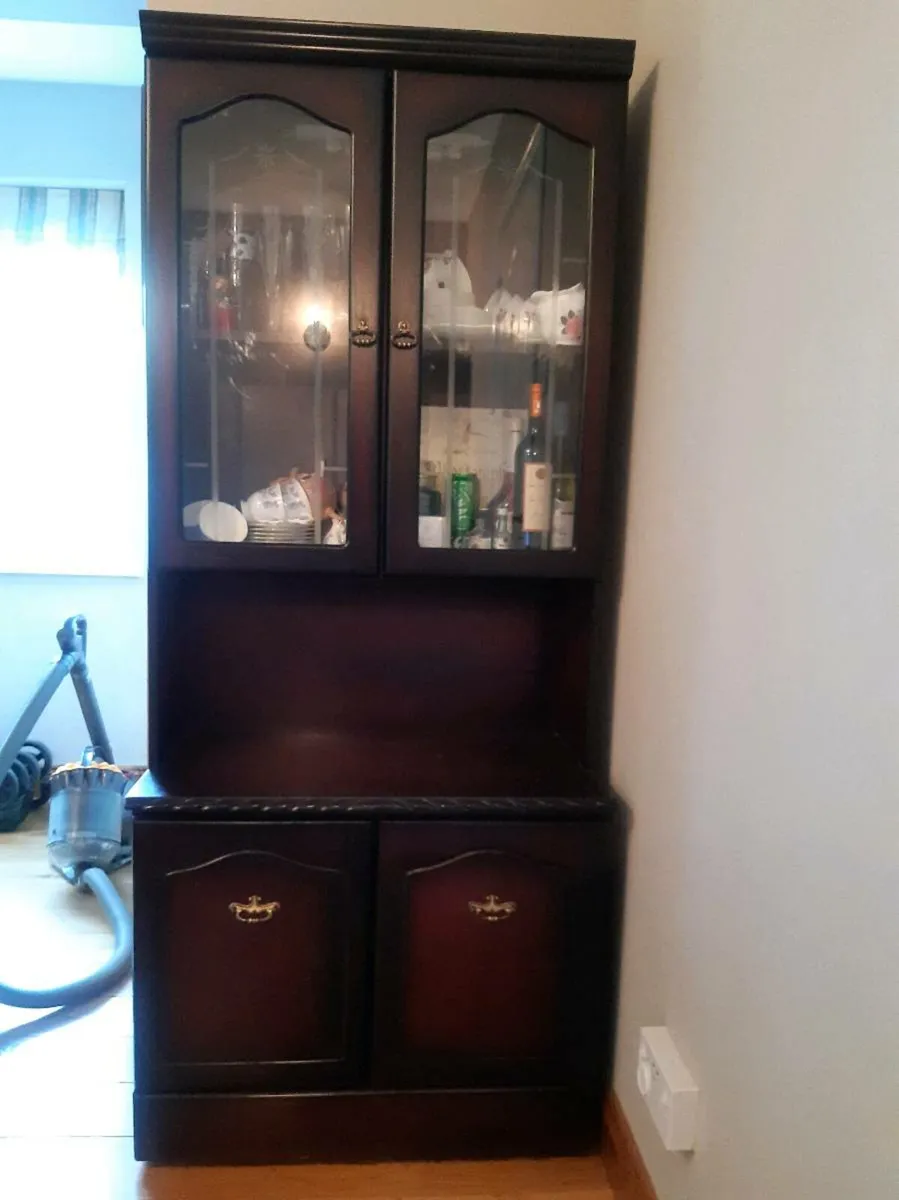 Furniture cabinet