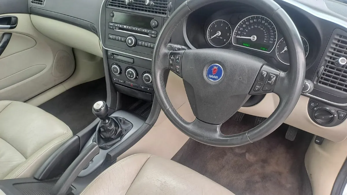 Saab 9-3 2011 - Image 2