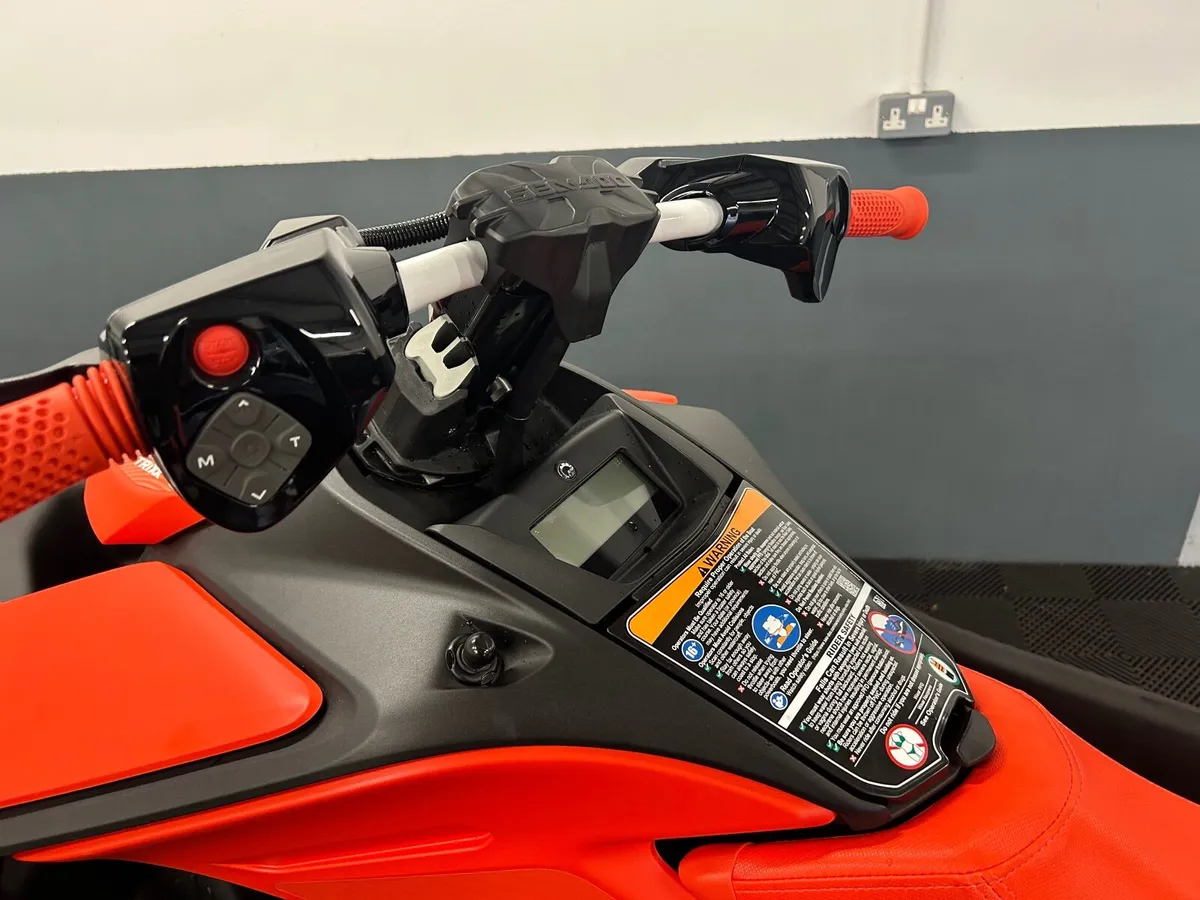 New Seadoo Trixx Jetski - Image 3