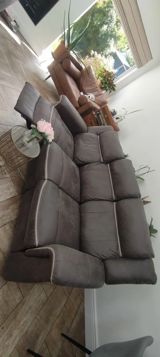 Couch - Image 4