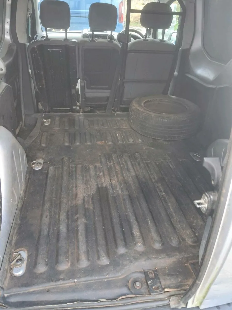 Van - Image 4
