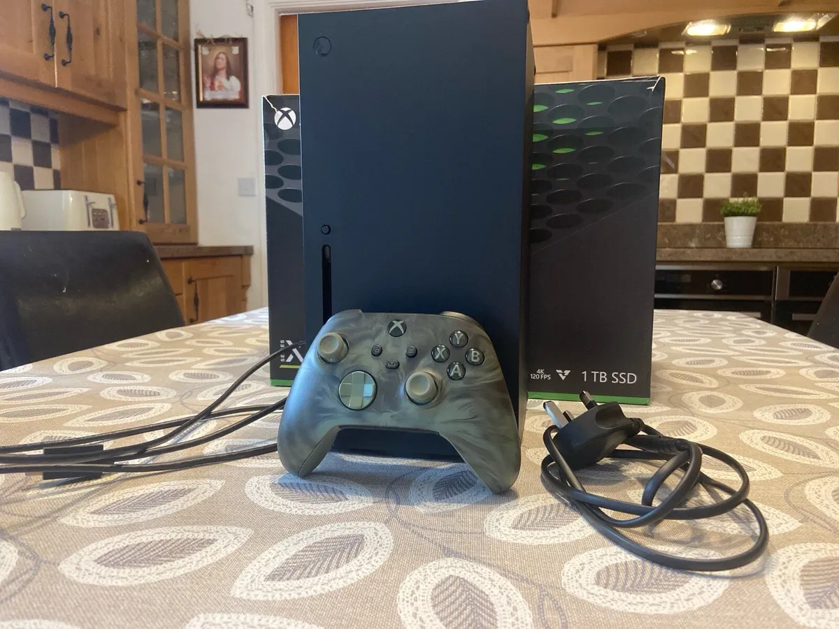 Xbox Series X - Image 4