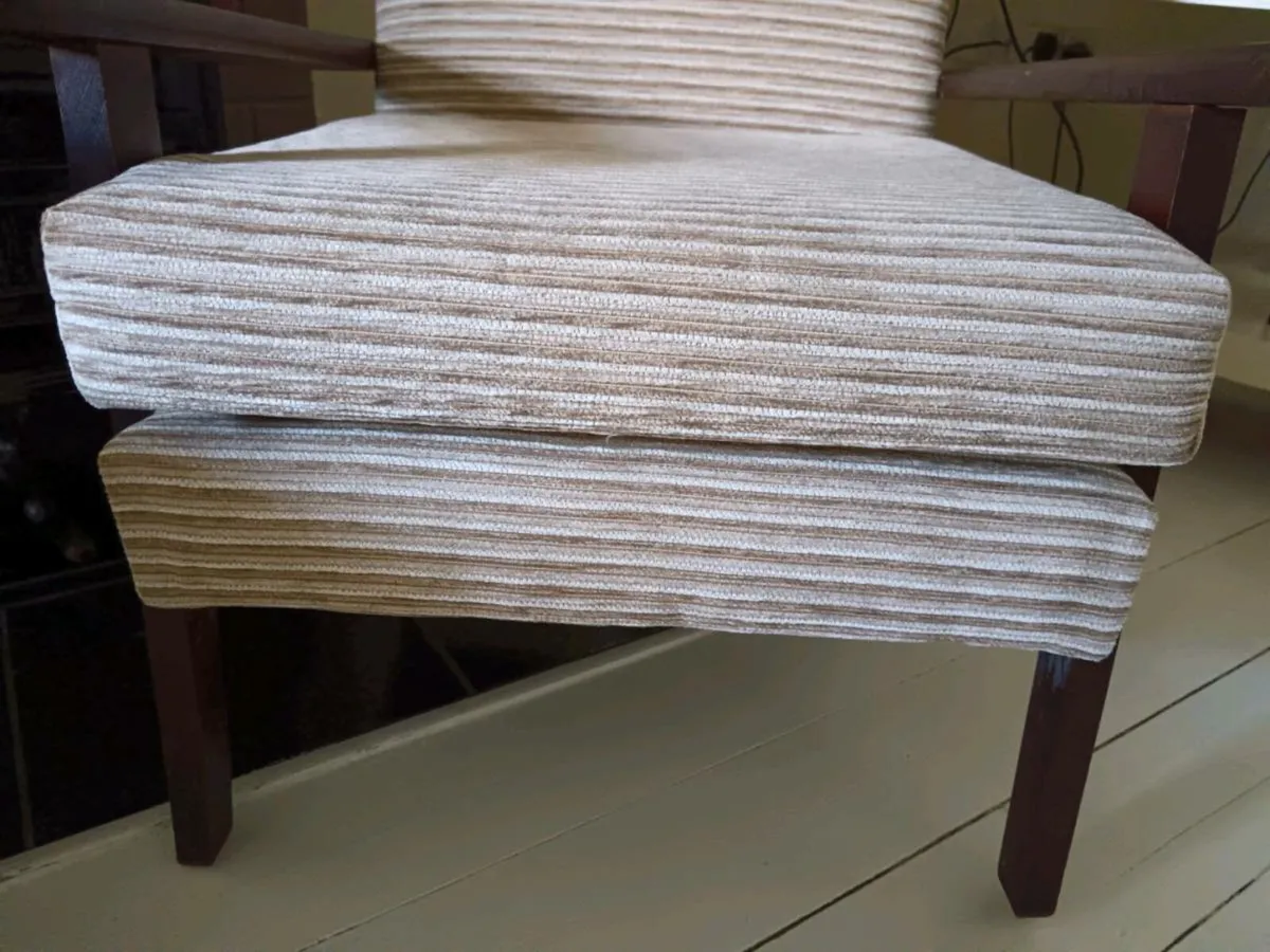 Fireside armchairs - Image 1