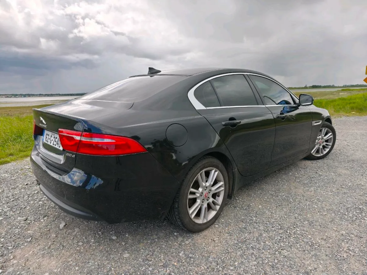 Jaguar XE - Image 2