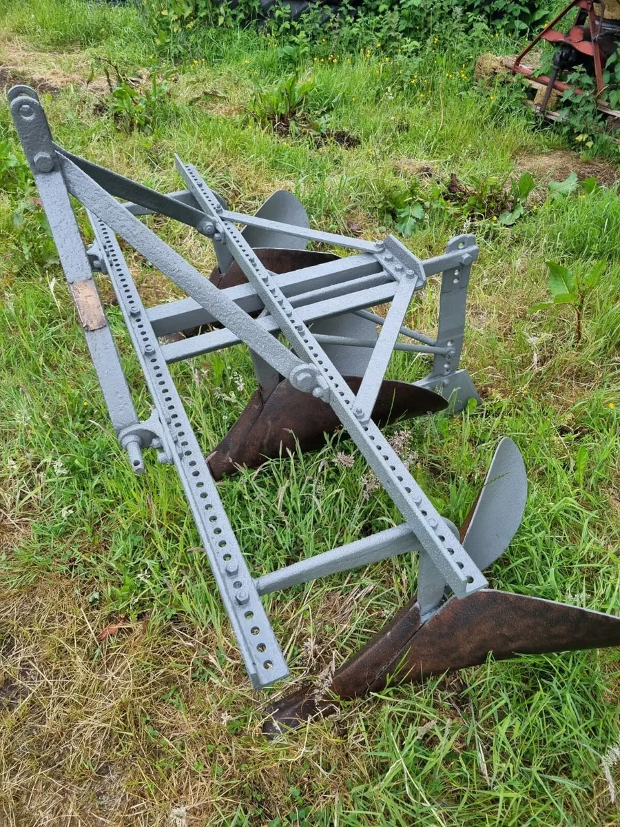 Ferguson ploughs - Image 4