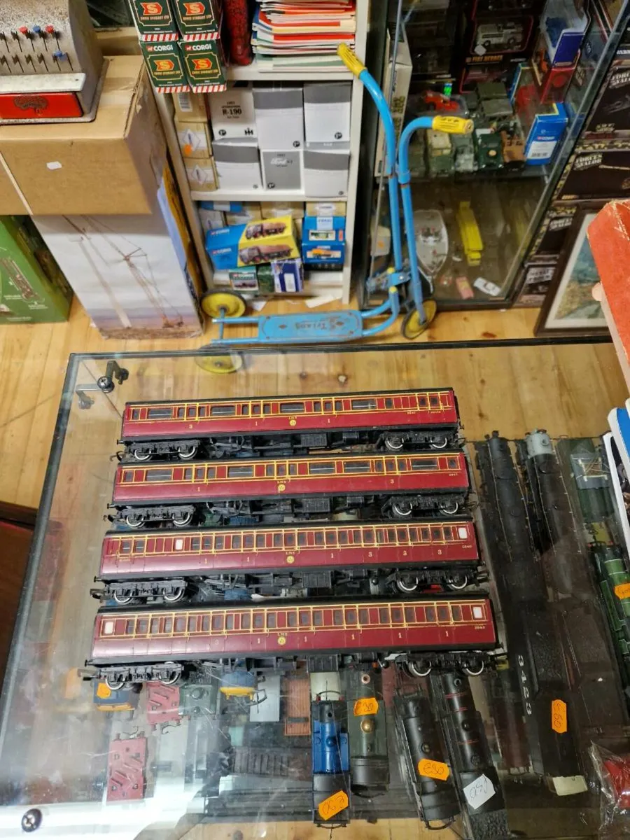 Hornby Triang OO Gauge Carraiges