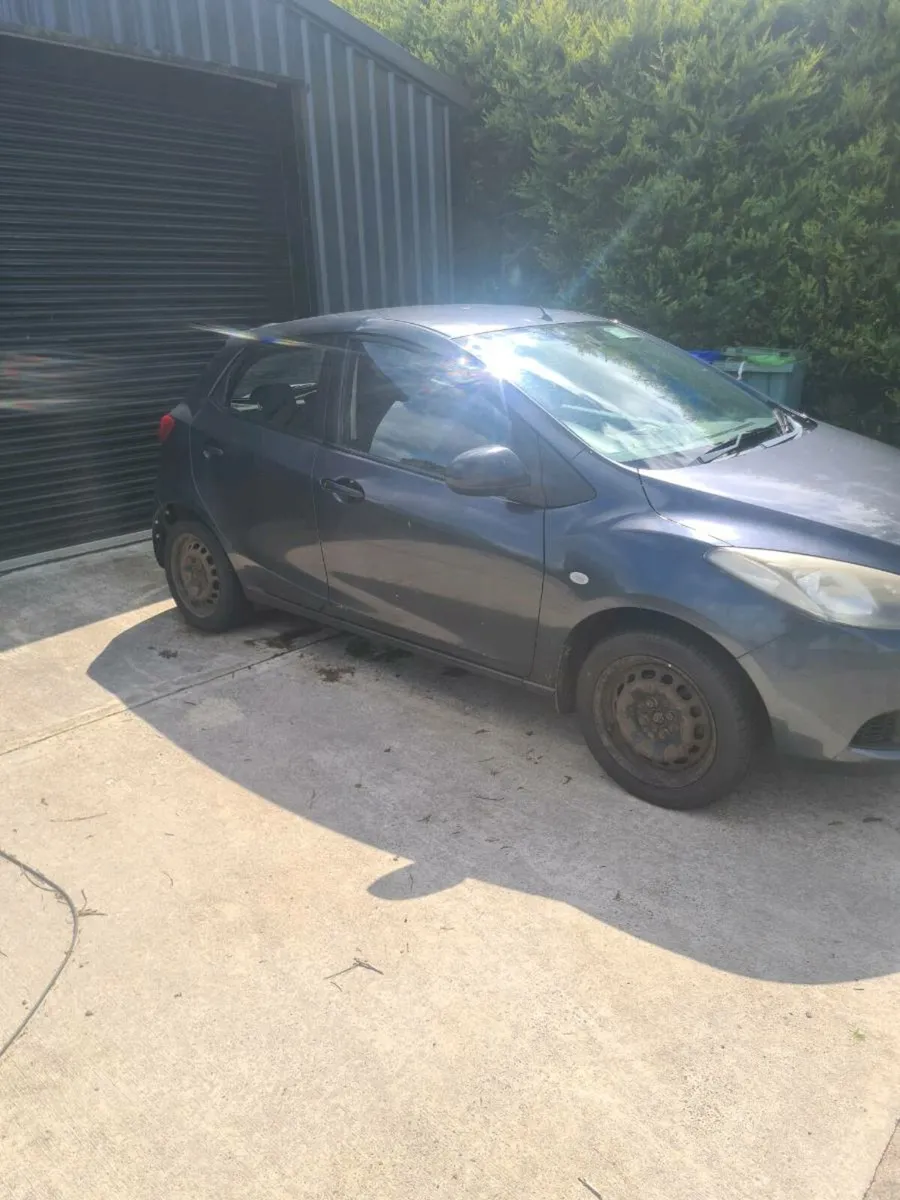 Mazda 2 2011 - Image 2