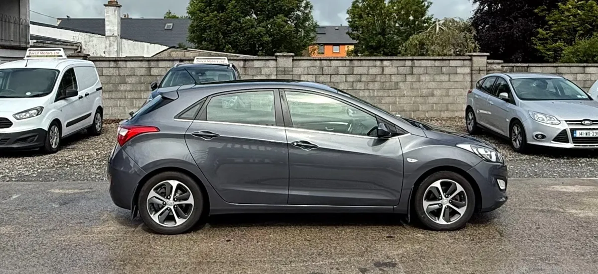 17 Hyundai i30 1.6 automatic - Image 2