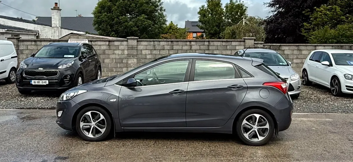 17 Hyundai i30 1.6 automatic - Image 3