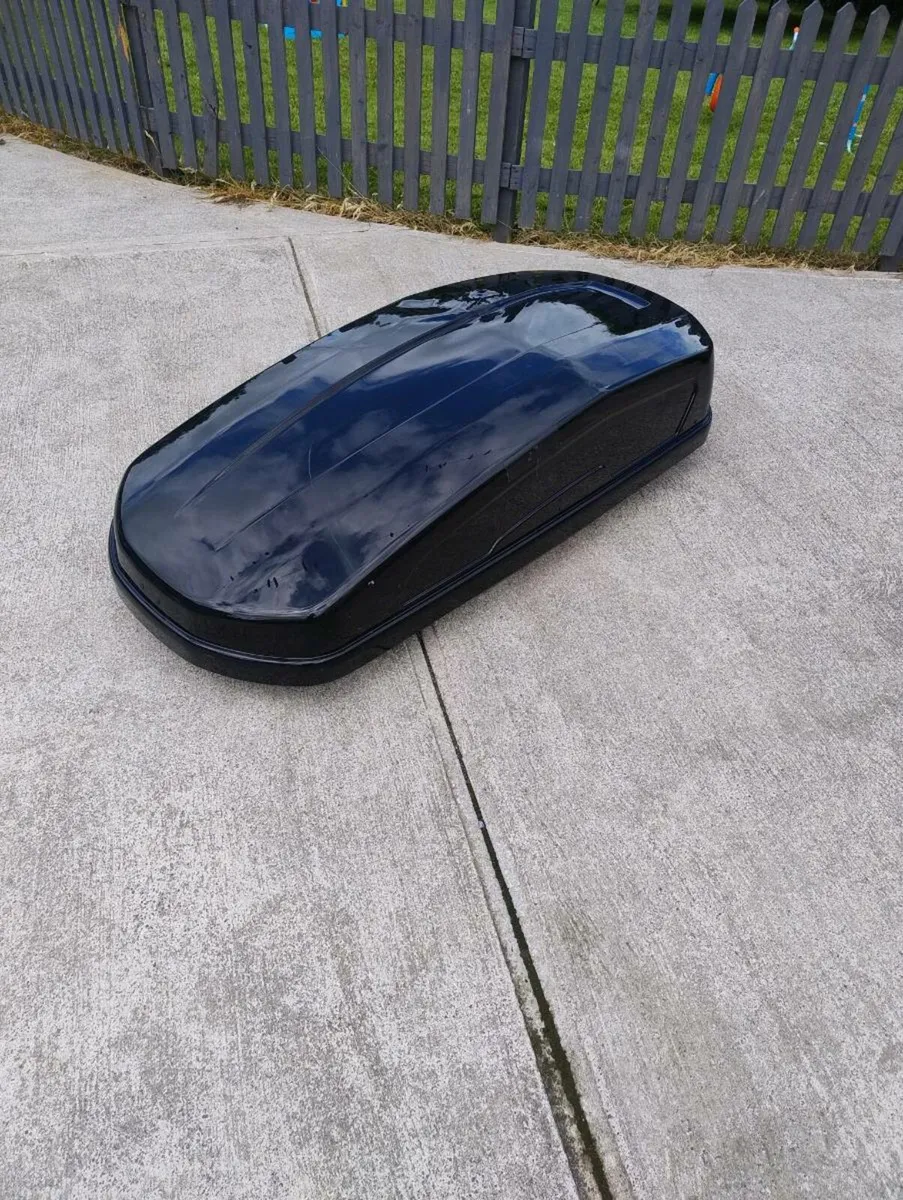 Roof box - Image 1