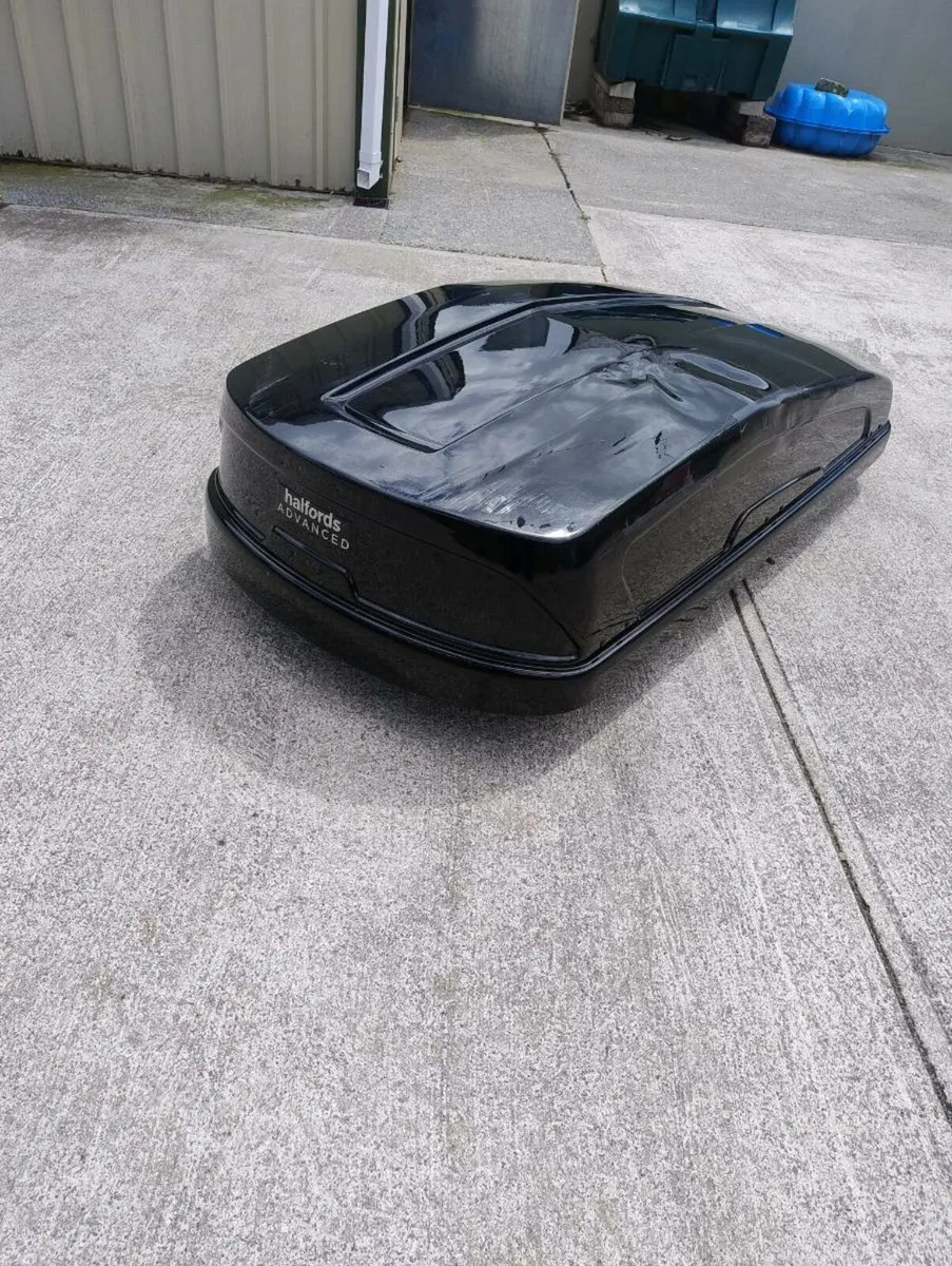 Roof box - Image 2