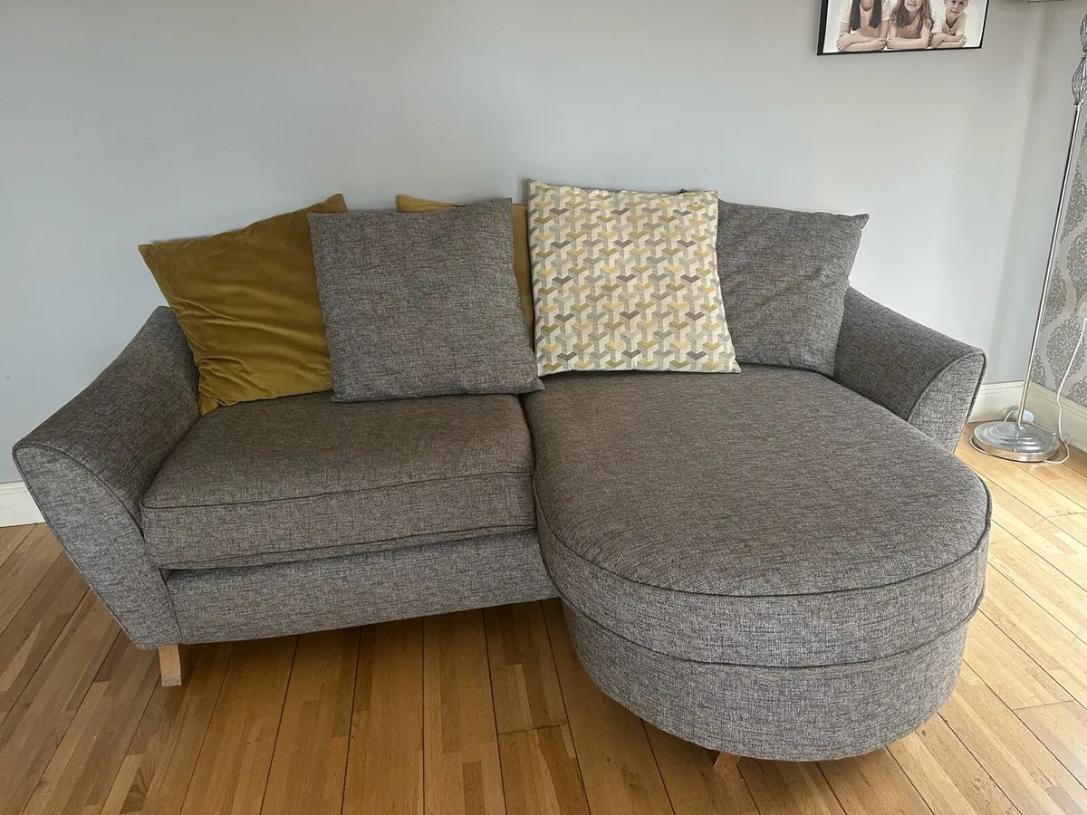 Couch with L shape - Image 1