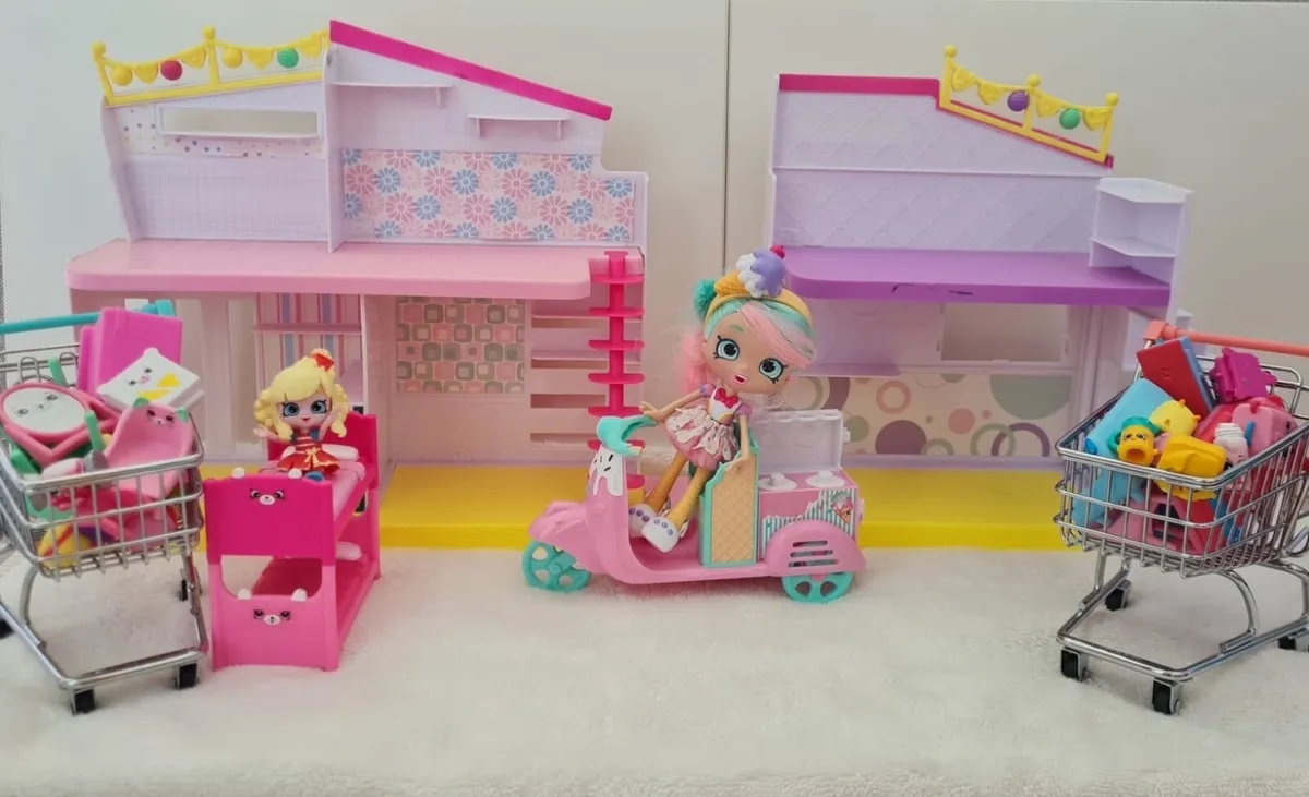 Shopkins House, doll and accessories - Image 1