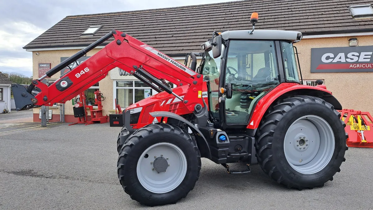 MASSEY FERGUSON 5712SL & LOADER - Image 3